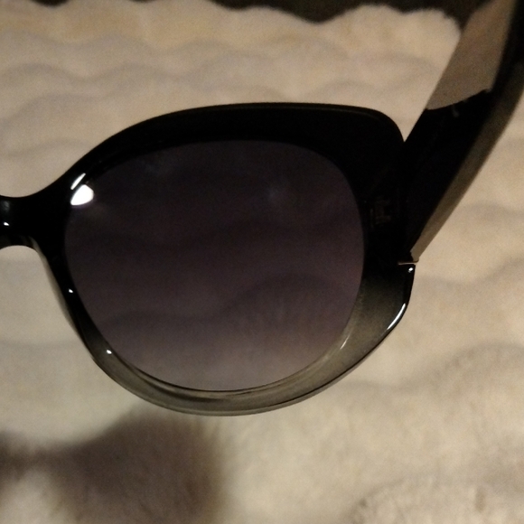 Vince Camuto Elegant Black Sunglasses main image 4